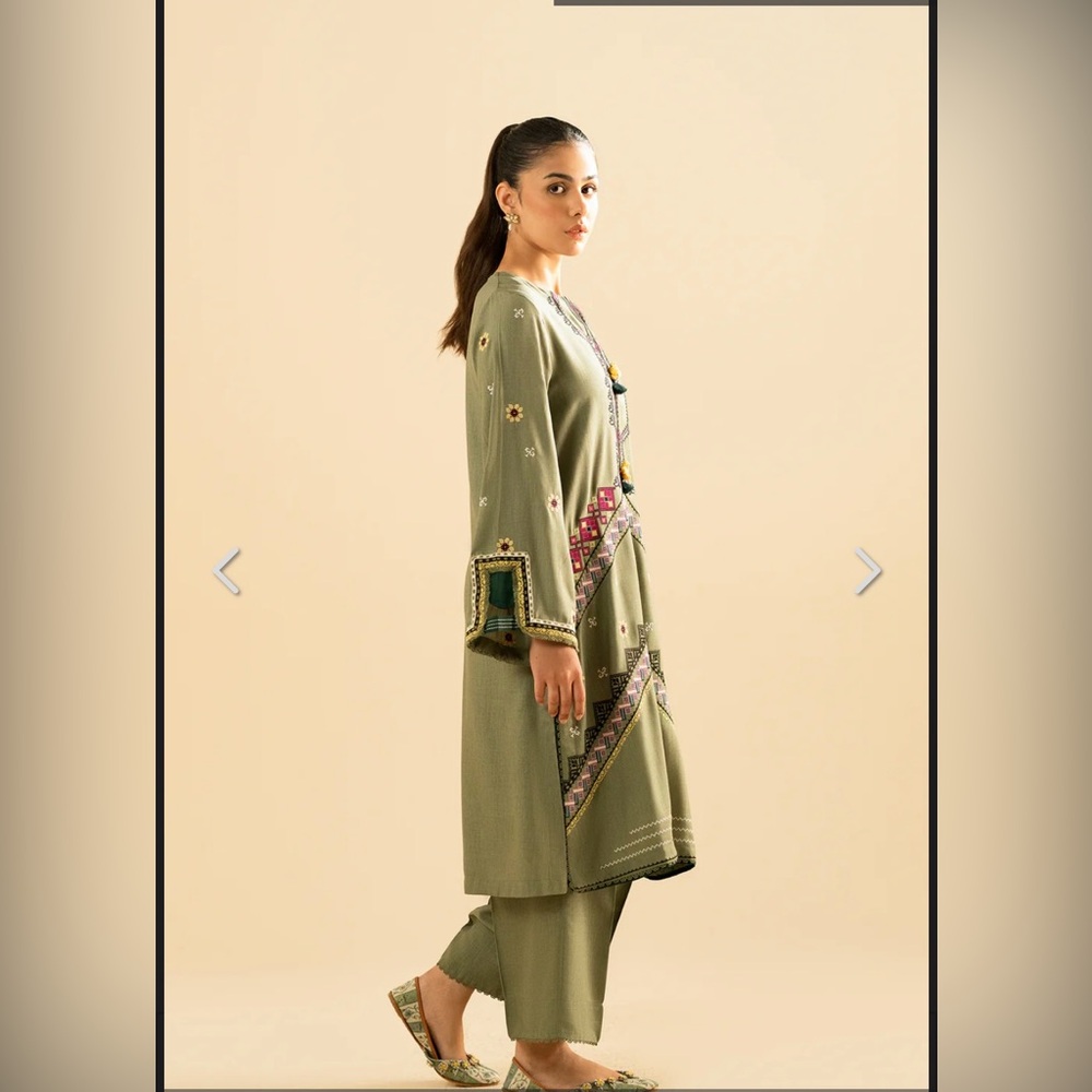 Embroidered 2 pc winter dress - Picture 2 of 13